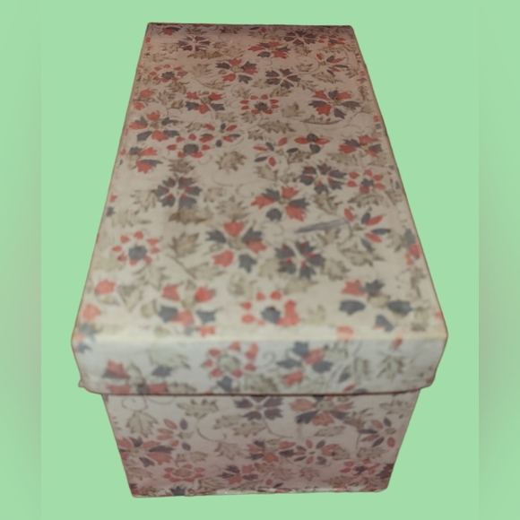 Vintage Decoupage Trinket Box ~ Jewelry Box - Picture 2 of 4